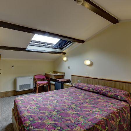 Hotel Leonardo Da Vinci Limone sul Garda Bagian luar foto