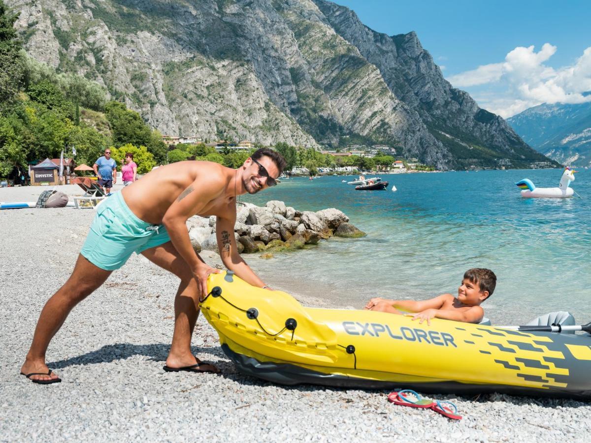 Hotel Leonardo Da Vinci Limone sul Garda Bagian luar foto