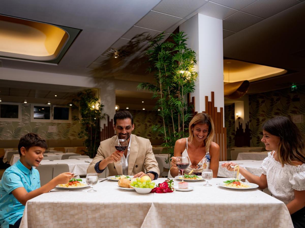 Hotel Leonardo Da Vinci Limone sul Garda Bagian luar foto