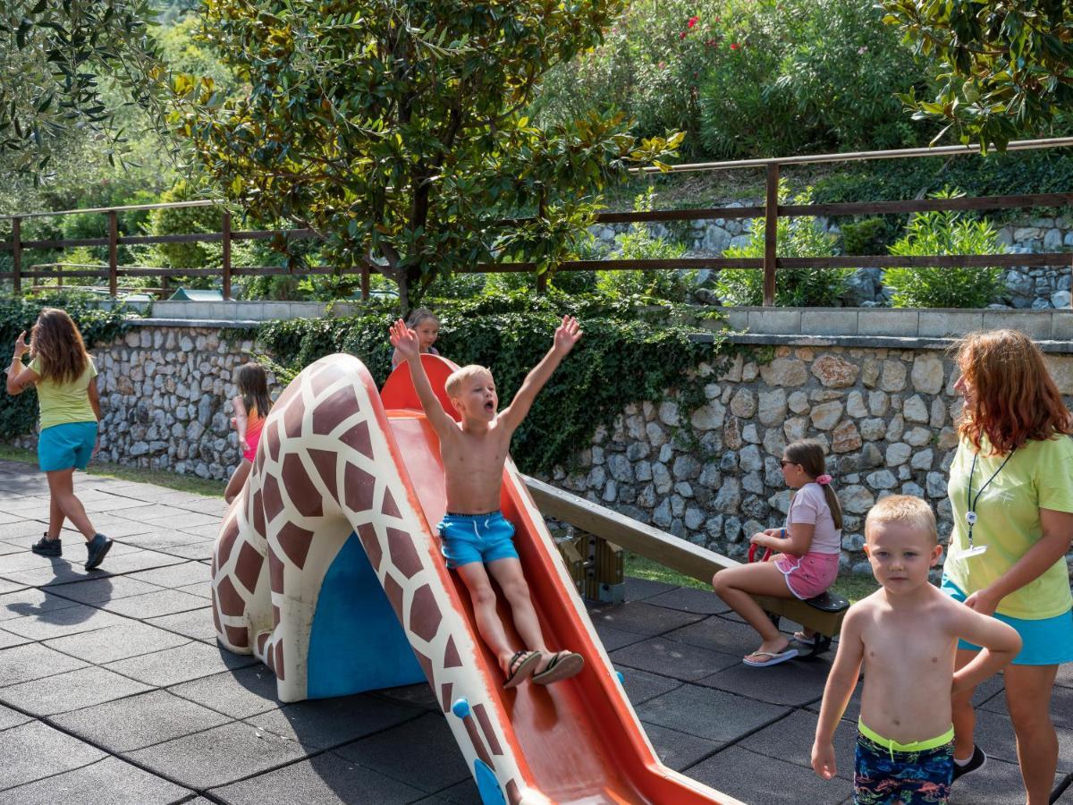 Hotel Leonardo Da Vinci Limone sul Garda Bagian luar foto