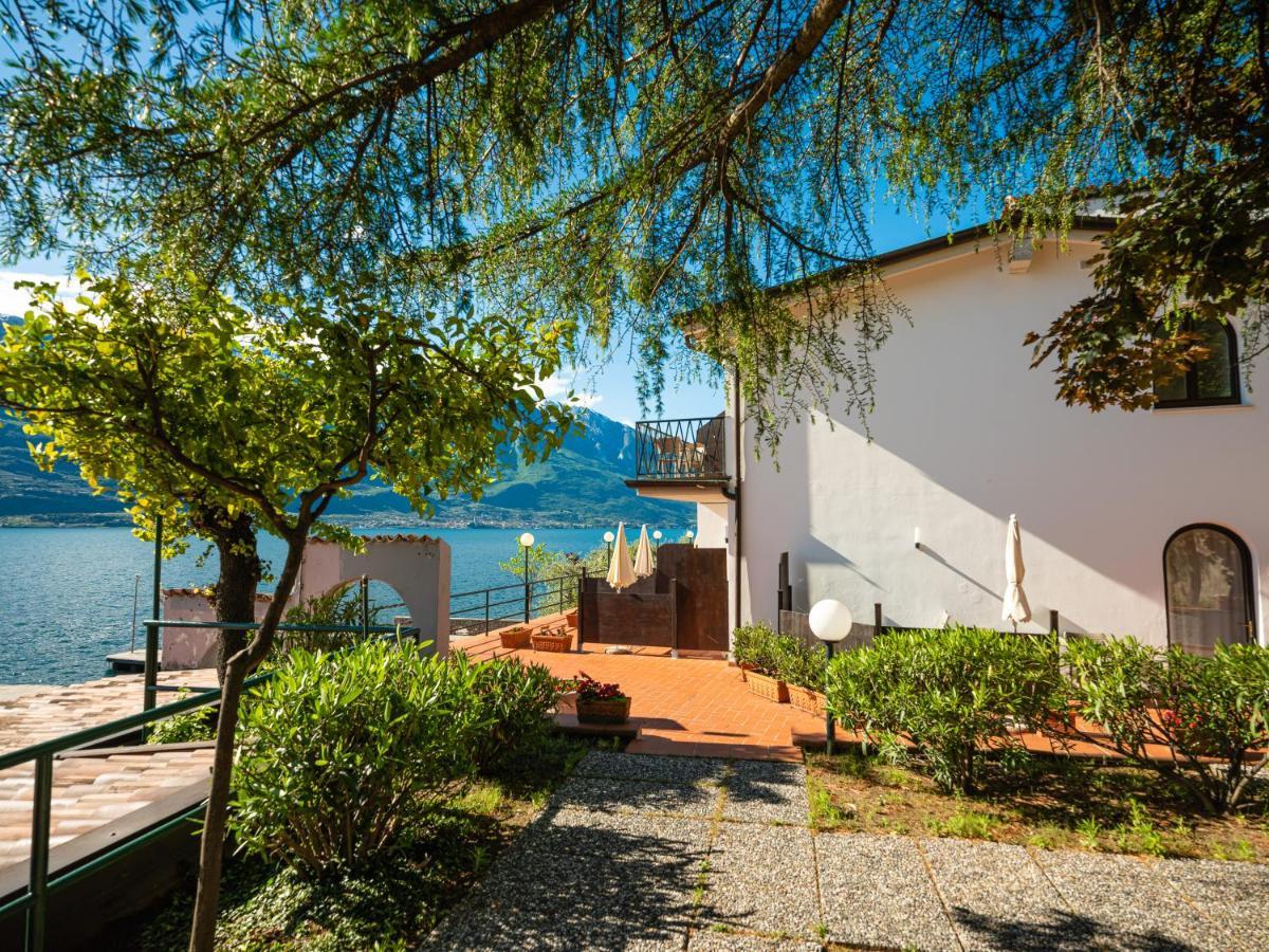 Hotel Leonardo Da Vinci Limone sul Garda Bagian luar foto