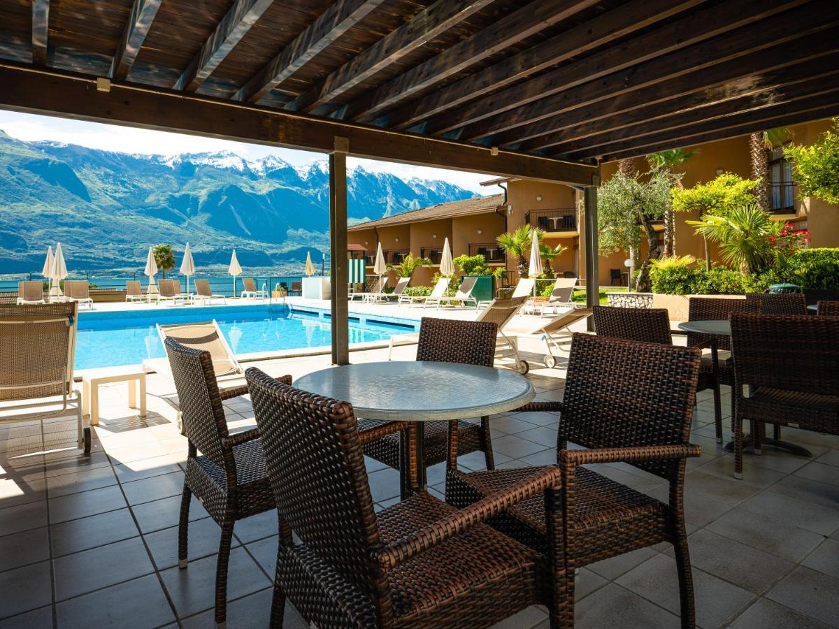 Hotel Leonardo Da Vinci Limone sul Garda Bagian luar foto