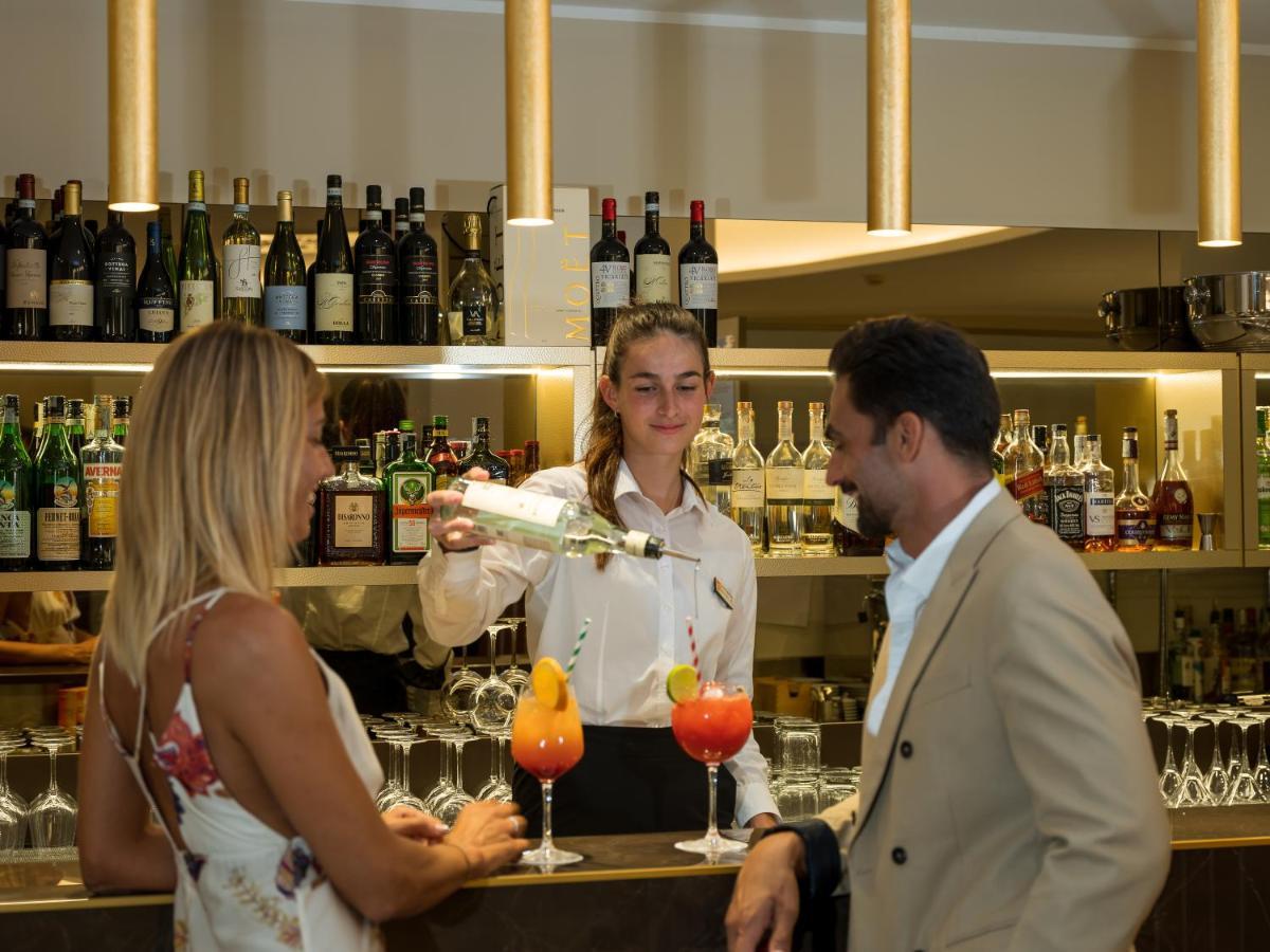 Hotel Leonardo Da Vinci Limone sul Garda Bagian luar foto