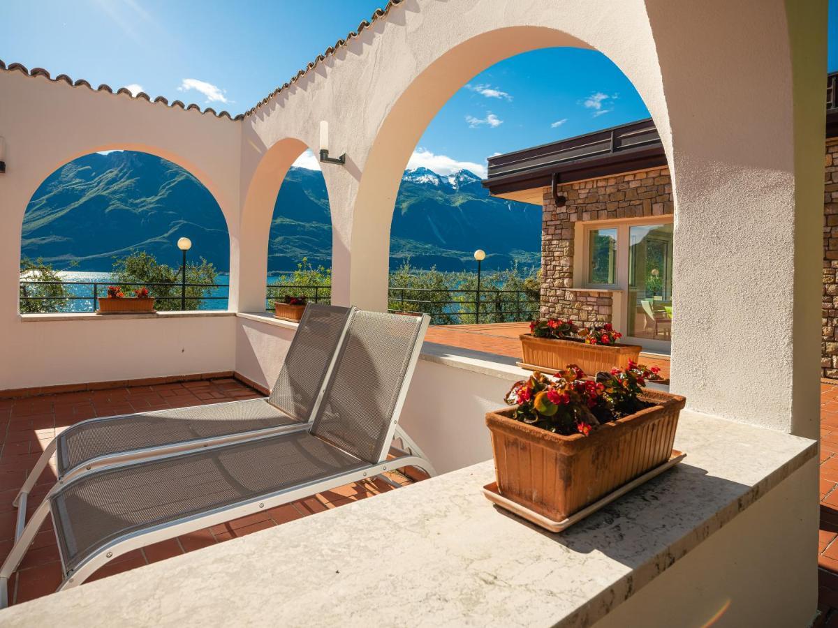 Hotel Leonardo Da Vinci Limone sul Garda Bagian luar foto