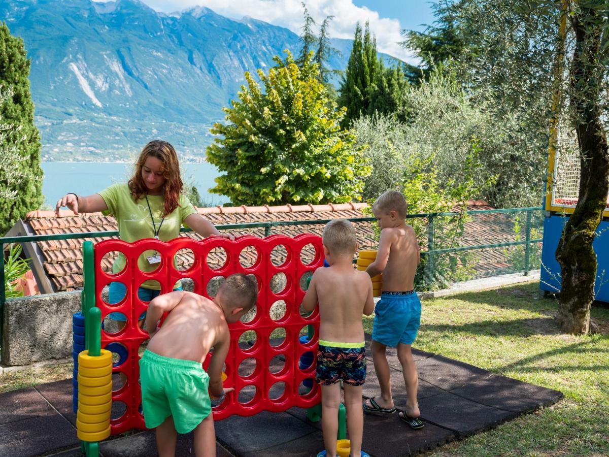 Hotel Leonardo Da Vinci Limone sul Garda Bagian luar foto