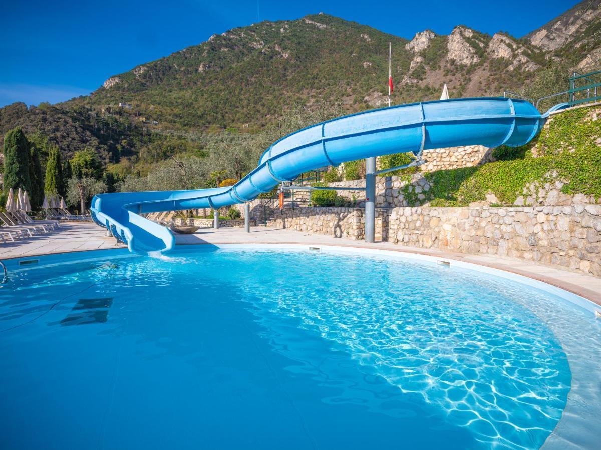 Hotel Leonardo Da Vinci Limone sul Garda Bagian luar foto